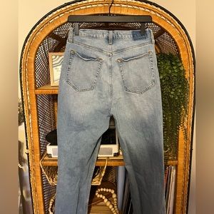 A&F 90s Slim Straight Cross waist jeans